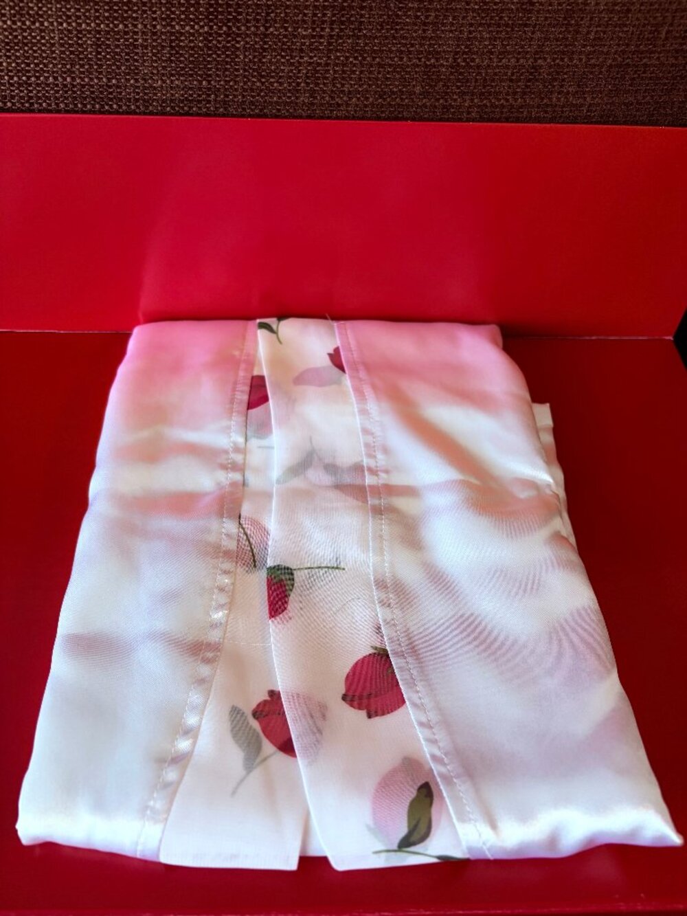 Yves Rocher Satin Robe Kimono - Picture 5 of 5